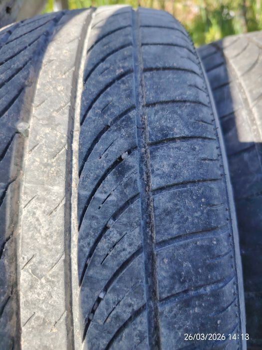 Pneus de 14 polegadas em bom estado (o preço é pelos dois)