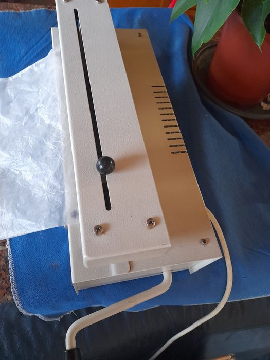 Aparelho para fechar sacos de plastico