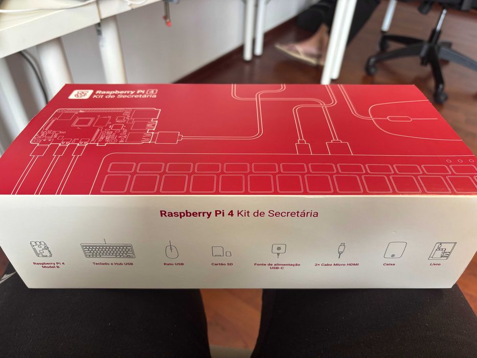 Raspberry Pi 4 8gb + Case Térmica + Kit de Secretária original (Livro, rato, teclado, cabos, sd card)