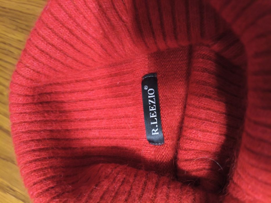 Czerwony golf z angory