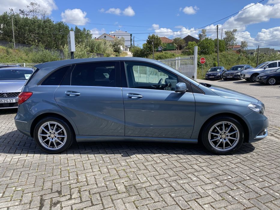 Mercedes-Benz B180d - 112 mil kms