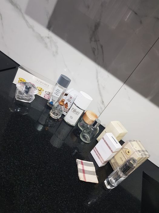 Flakony od perfum Versace Burberry