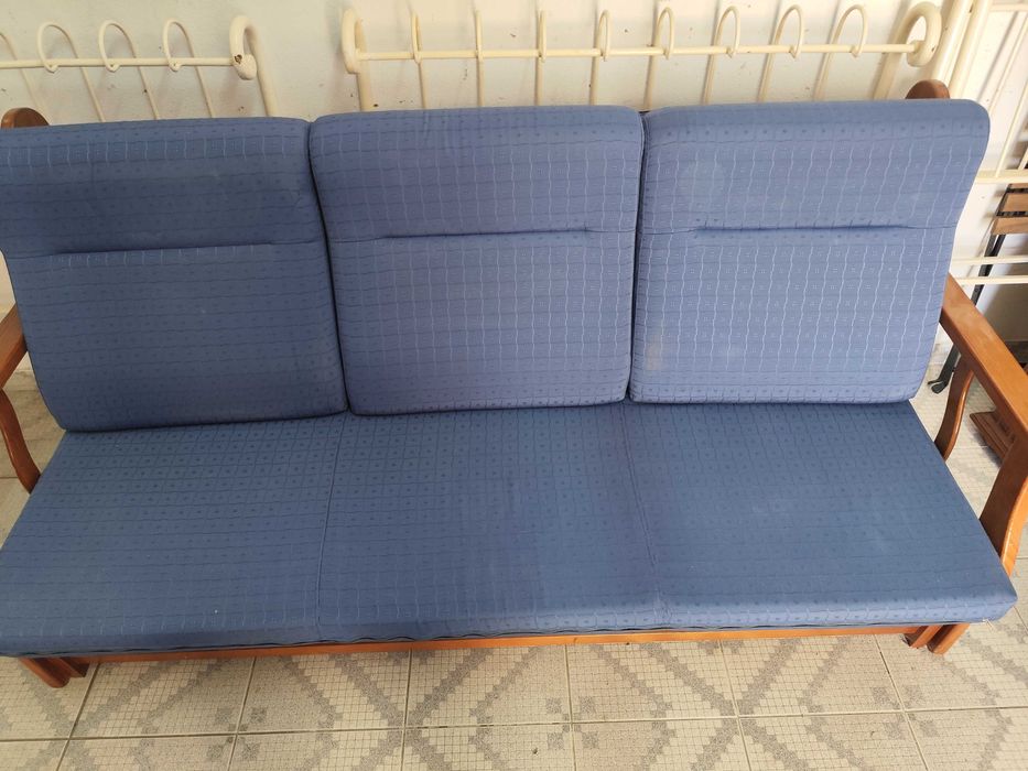 Sofá cama, com lugar para 3 pessoas