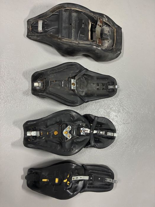Harley Davidson Sportster 883, 1200 assentos bancos solo duplos
