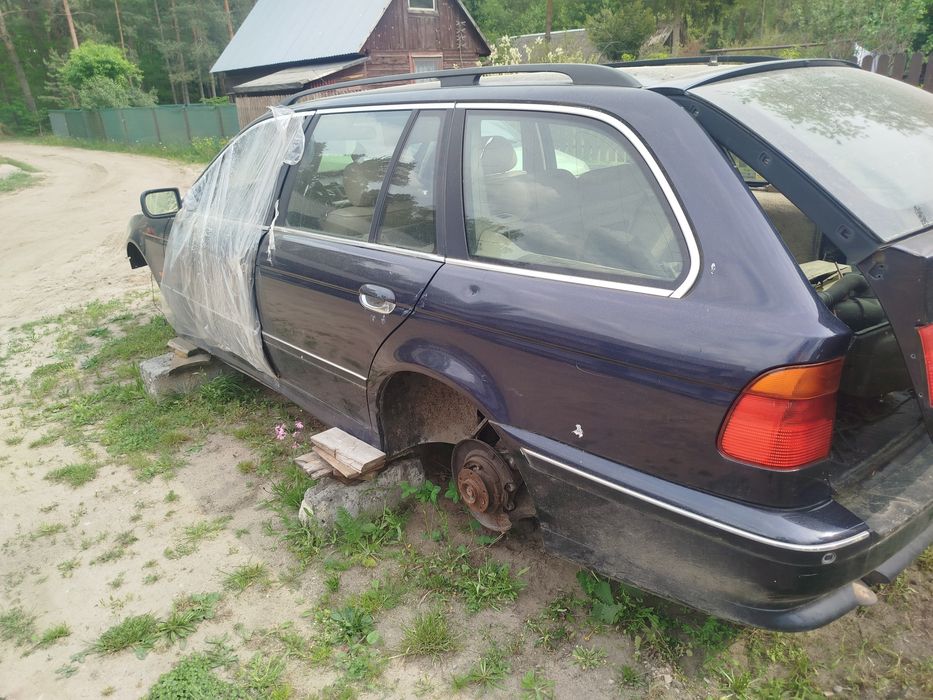 Sprzedam BMW E39 na części