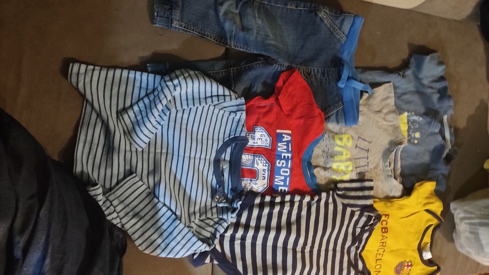 Zestaw rzeczy roz 80: jeansy, body, bluzeczki...