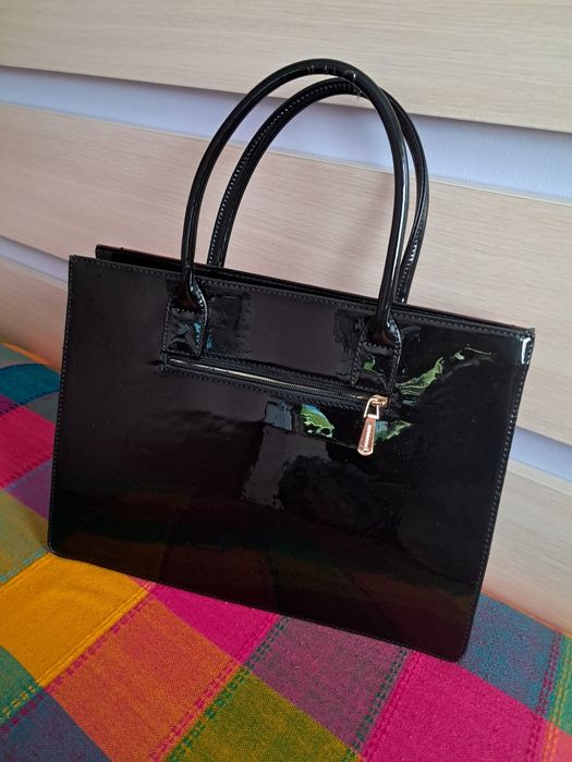 Elegancka lakierowana torba do ręki Monnari