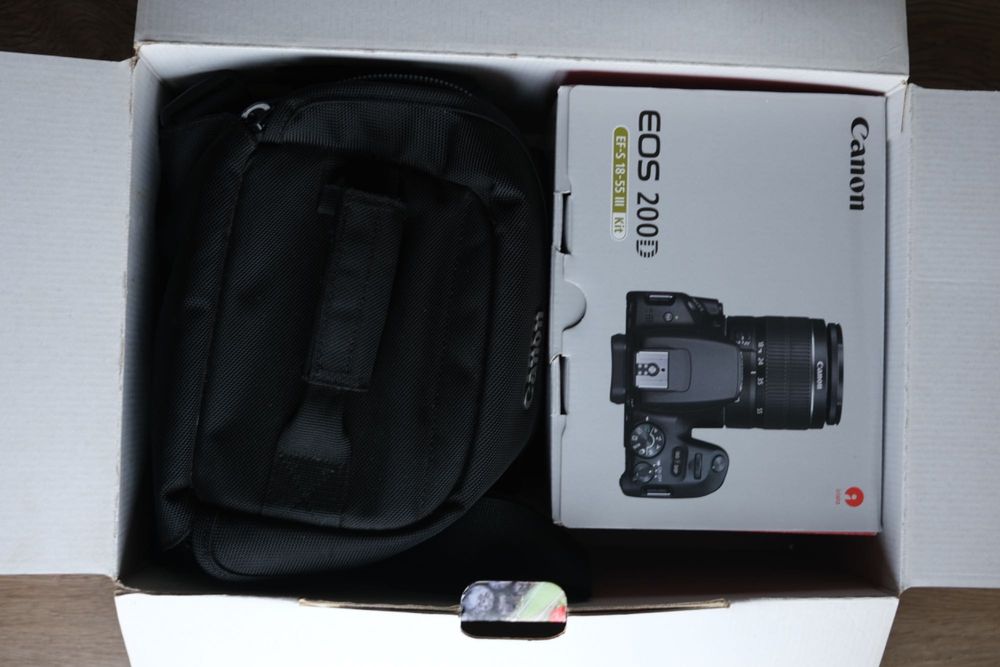 Máquina fotográfica Canon EOS 200D64409482868867122