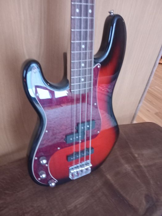 Gitara basowa Squier Affinity Precision Bass PJ.