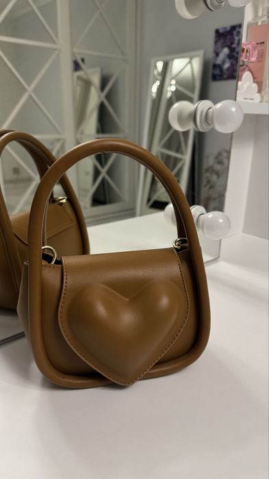 Жіноча сумка у вигляді серця