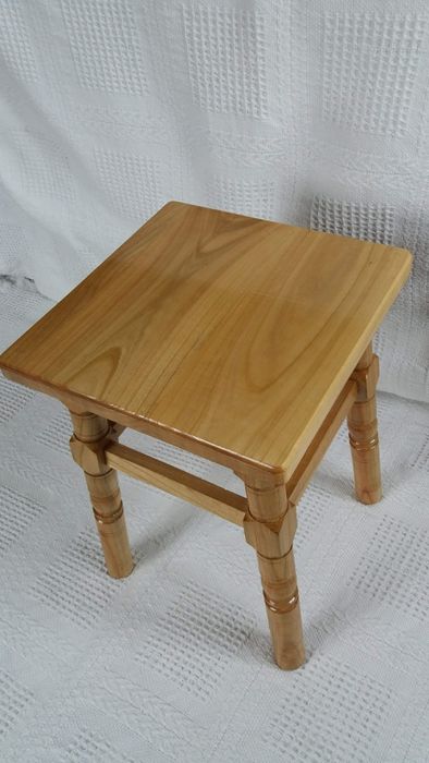 Табуретки   з  дерева