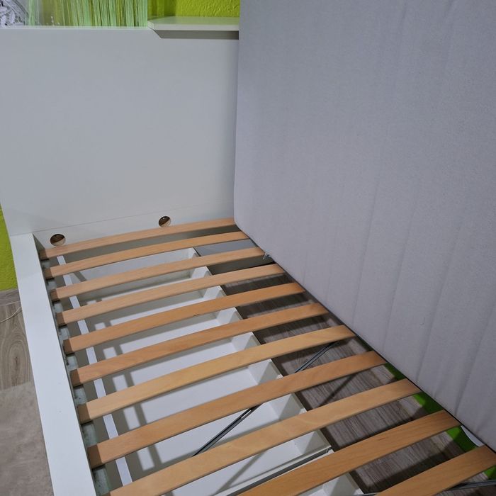 Łóżko z  materacem