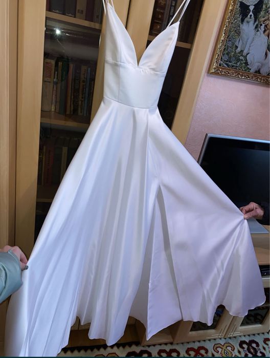 Продаю сукню