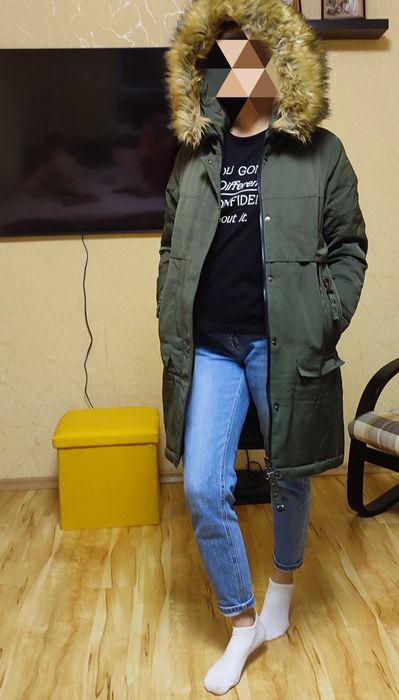 Зимова жіноча парка з капюшоном