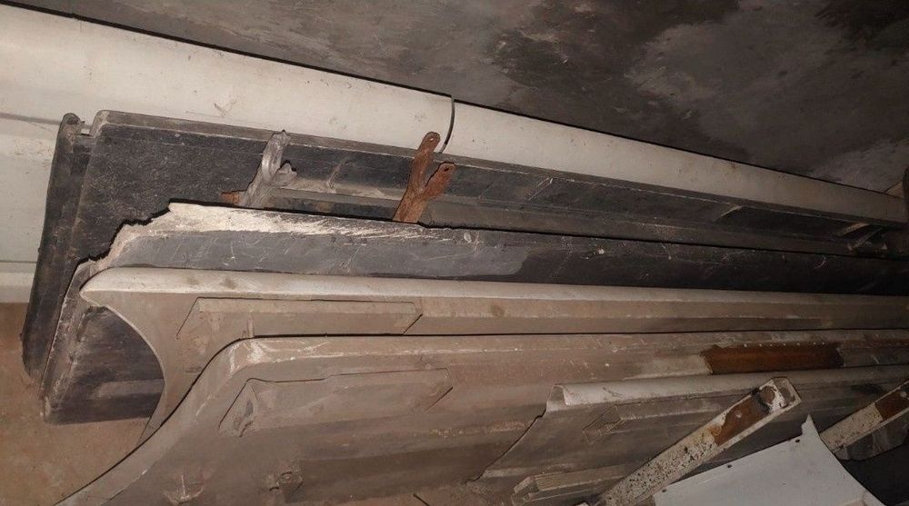 Спойлер міжосьовий Рено Преміум 420дхі Renault Premium 420dxi бокові н