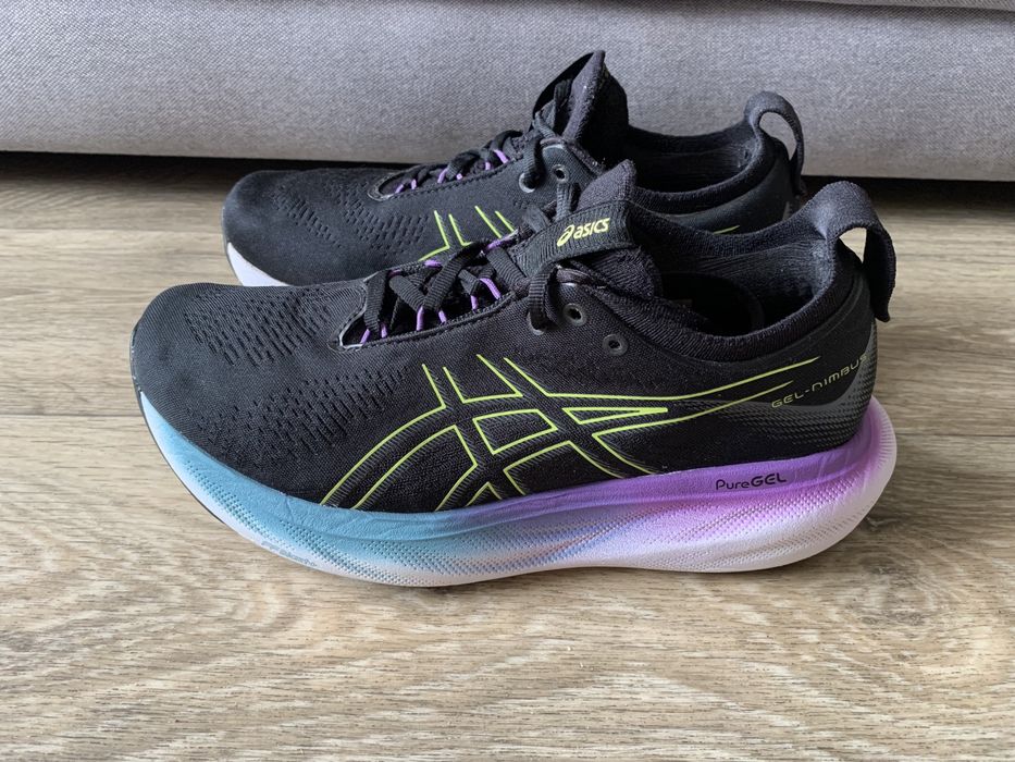 Бігові кросівки Asics р.39-40 асікс кроссовки женские жіночі чорні