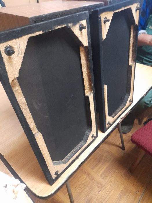 Gramofon Unitra Bernard z pokrywą bez uszkodzeń , pokrywa cała