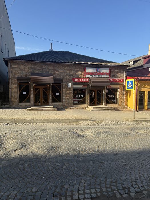 Здається приміщення в центрі Чорткові