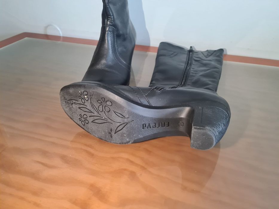 Botas em pele de salto Foreva