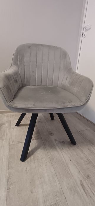 Designerski fotel ONSEVIG – szary welur, obrotowy