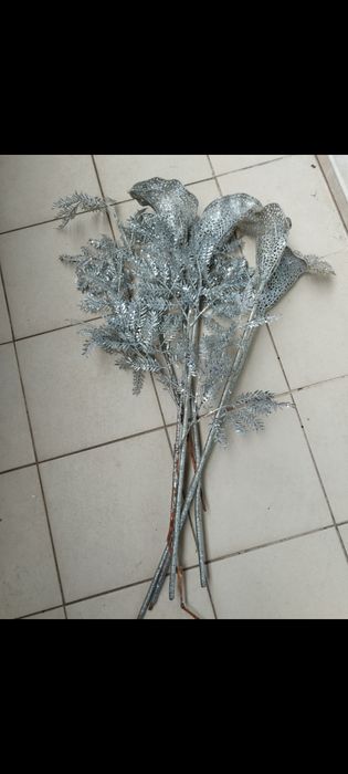 Flores de enfeitar prateadas