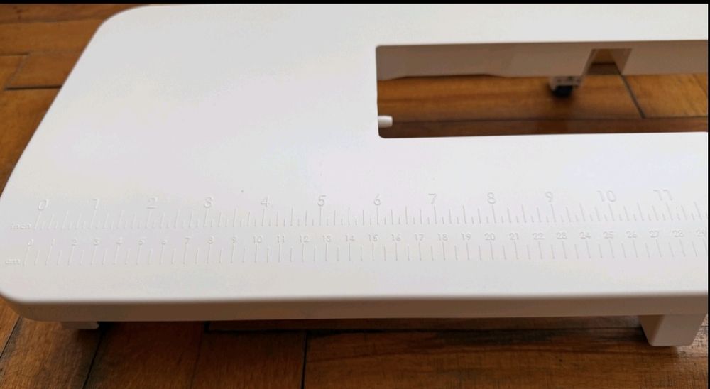 Приставний столик Janome