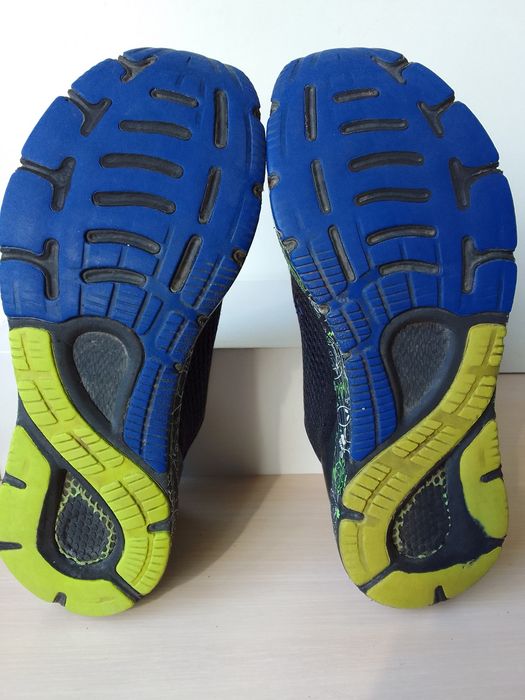 Кросівки UNDER ARMOUR    44  розмір