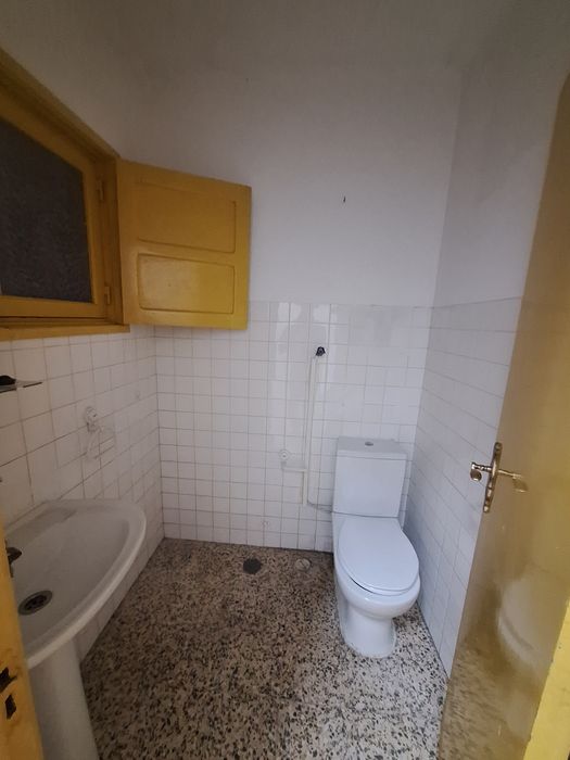 Espaço comercial com boa exposição - arrendamentos a partir Abril