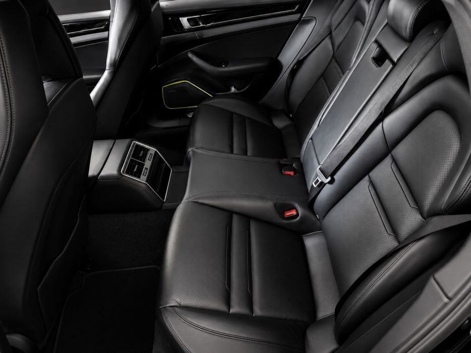 Porsche Panamera Sport Turismo E-Hybrid 10 Years Edition