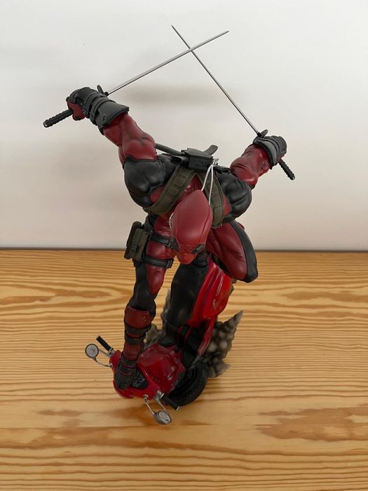 1:4 Deadpool Sideshow