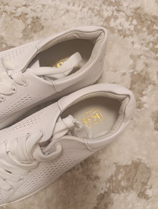 Продам нові кеди .