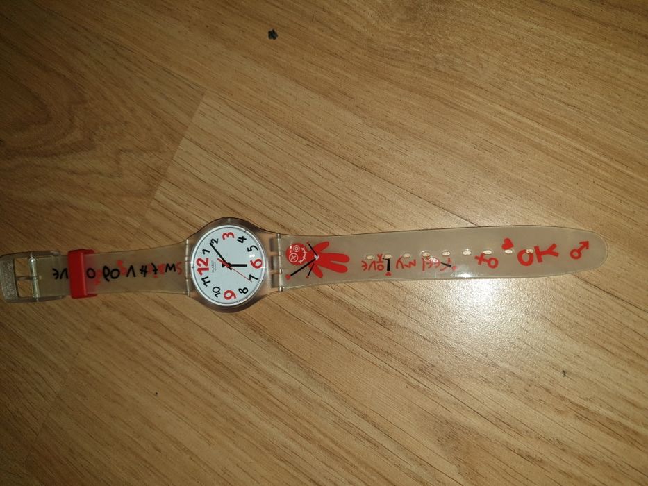 Vários relógios swatch