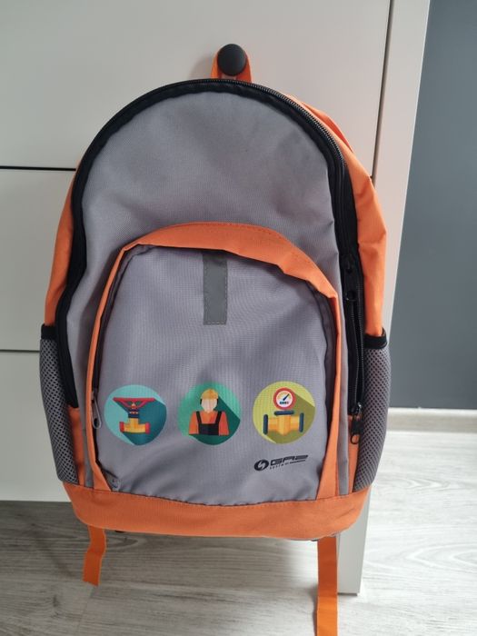 Plecak trzykomorowy dla klas 1-3 plus piórnik