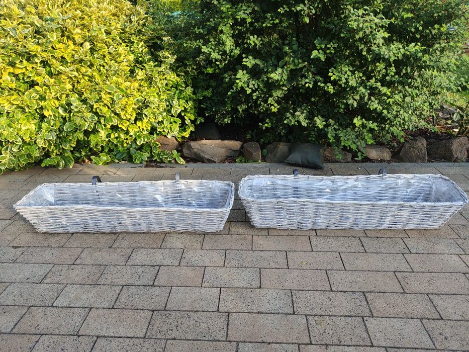 Dwie nowe doniczki balkonowe z hakami, naturalny rattan