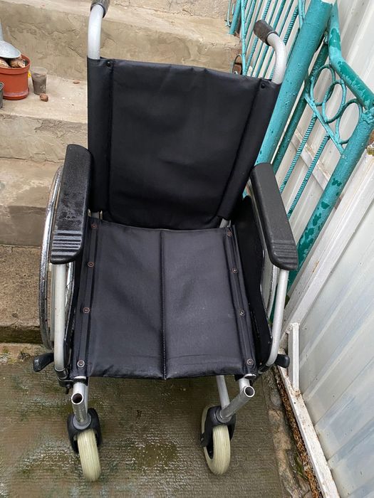 Інвалідний візок, крісло-коляска, крісло колісне