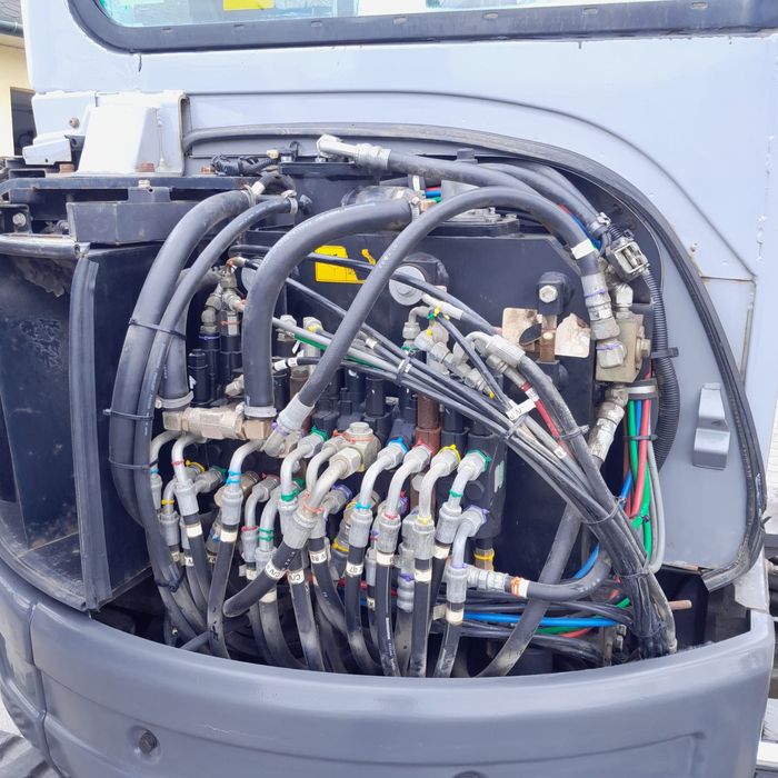 Minikoparka New Holland E30.2SR