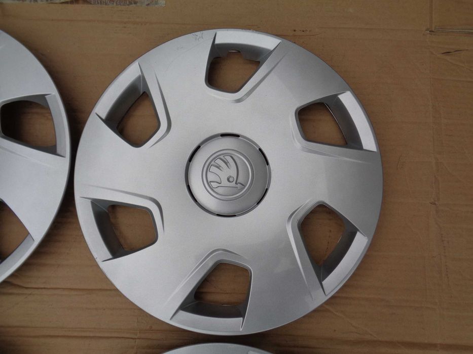 4 bardzo ładne oryginalne kołpaki, komplet kołpaków 15 SKODA