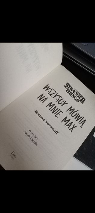 książki Stranger Things Ciemność nad miastem&wszyscy mówią na mnie Max