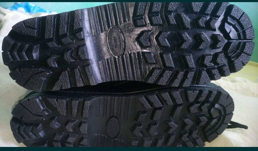 Продаются новые зимние берцы 42 р.