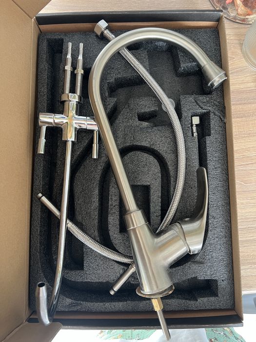 Кран змішувач на кухню