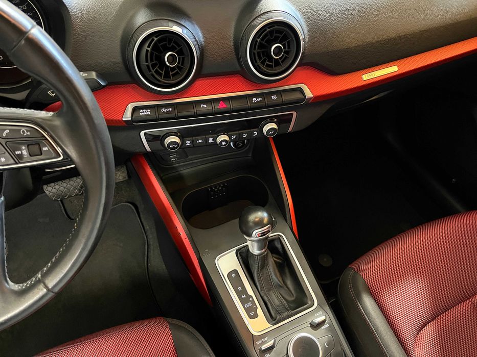AUDI Q2 Sport 1.6TDi 30TDi S-tronic Automático