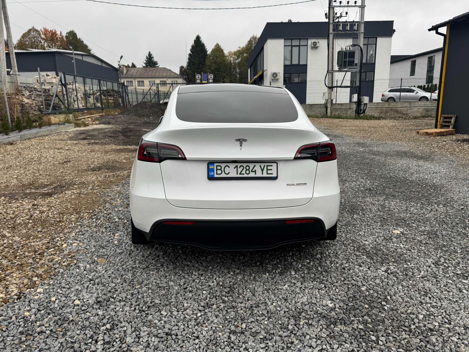 Tesla model Y Performance 2023