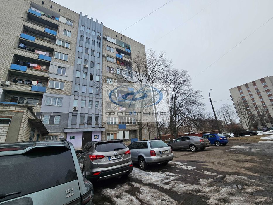 Кімната з ремонтом у доглянутому гуртожитку, р-н Лісовий