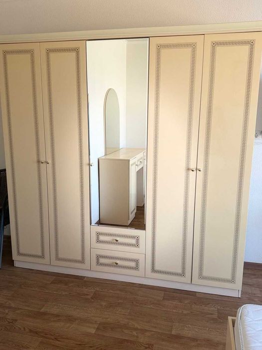 Продам шафу б/у, на 5 створок