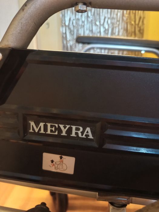 Инвалидная коляска складная  MEYRA [Германия] 44см