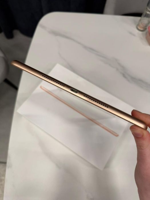 Продам IPAD 8 32Гб. Состояние отличное .