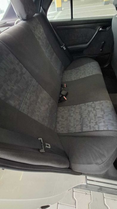 Vendo Mercedes C220d 1996 448000km.    Muito estimado..