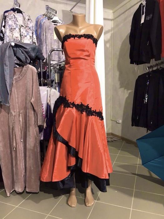 Гарна випусна сукня