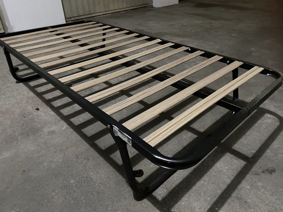 Estrado com estrutura metalica 190x90cm