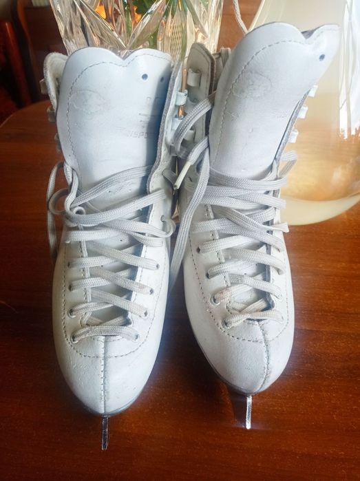 Ковзани на дівчинку